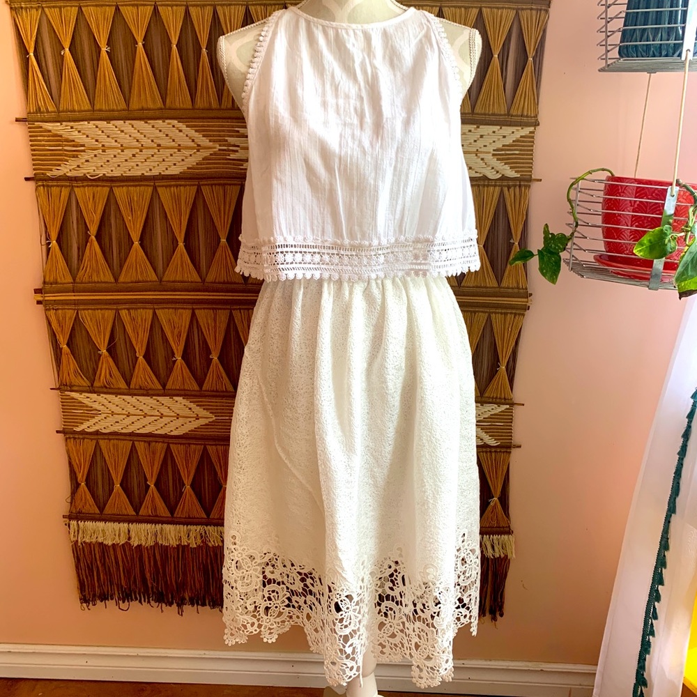 BNWT White Lacey Double Layer Full Skirt Size Medium
